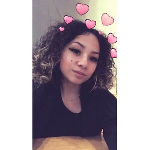 Meet your Posher, Adrianna